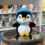 عروسک پنگوئن شال کلاه حصیری